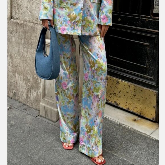 Zara Floral Printed Satin Trousers - Picture 3 of 12